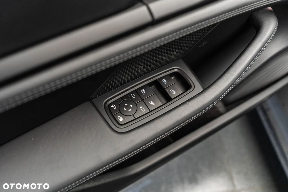 Porsche Taycan 105kWh 4S Black Edition - 23