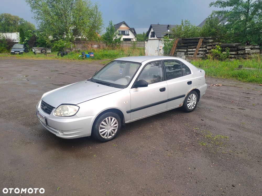 Hyundai Accent - 1