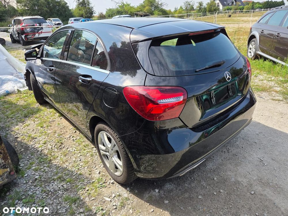 Mercedes-Benz Klasa A 180 (BlueEFFICIENCY) - 2