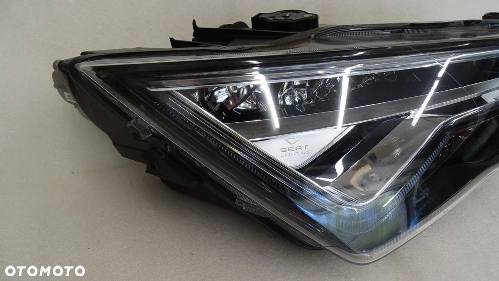 SEAT ATECA 576 - lampa przednia prawa FULL LED - 2