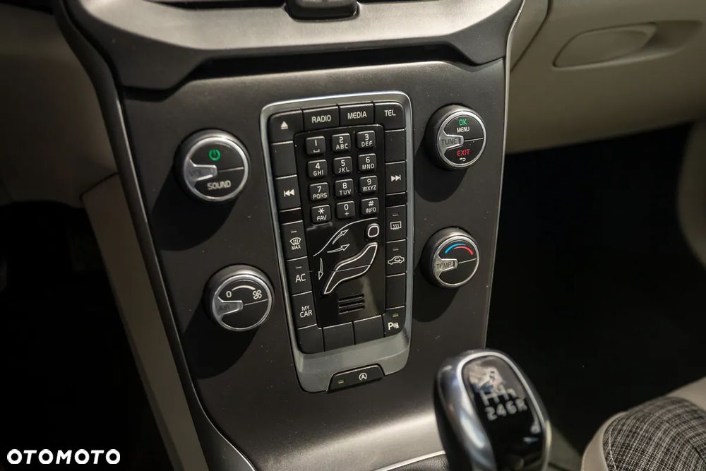 Volvo V40 T2 - 24