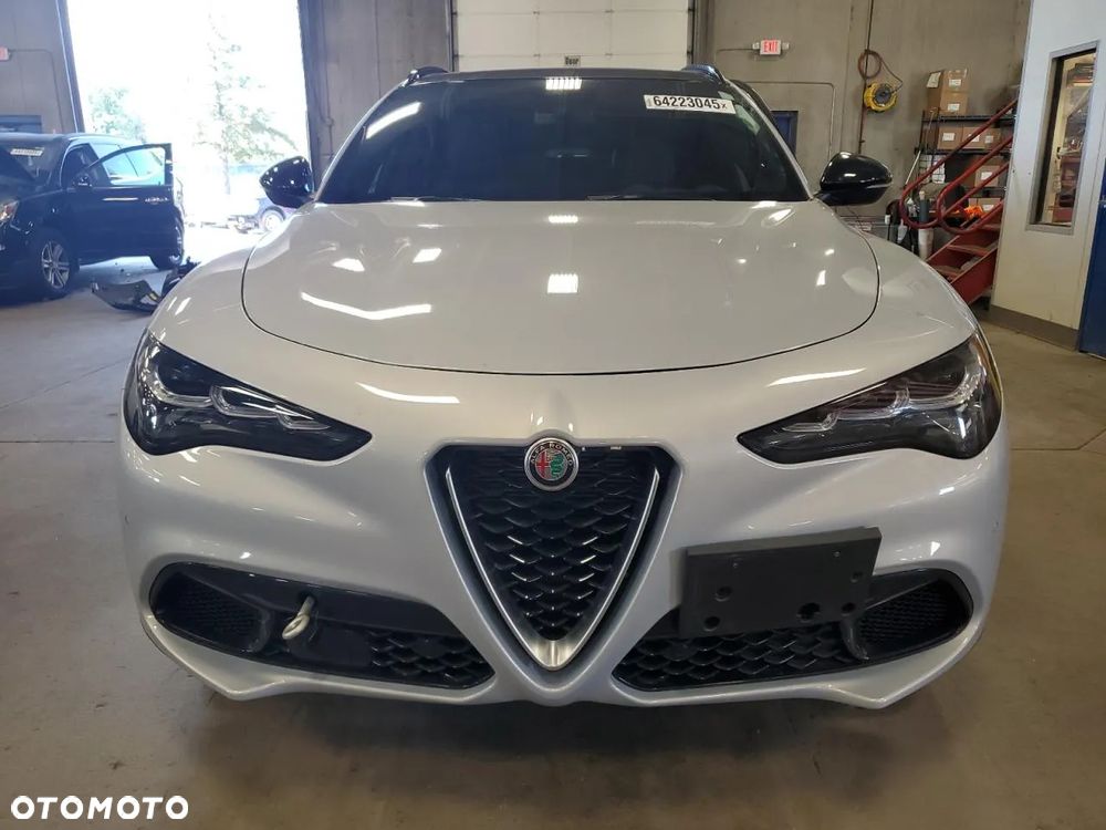 Alfa Romeo Stelvio - 5