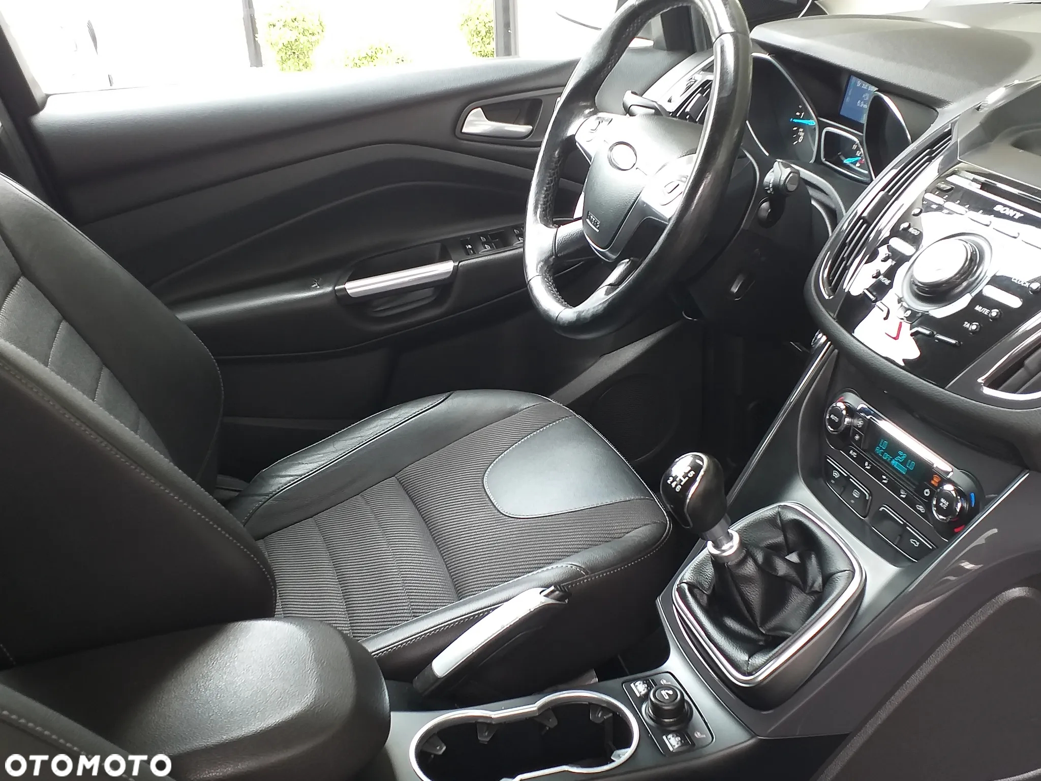 Ford Kuga 2.0 TDCi 2x4 Titanium - 22