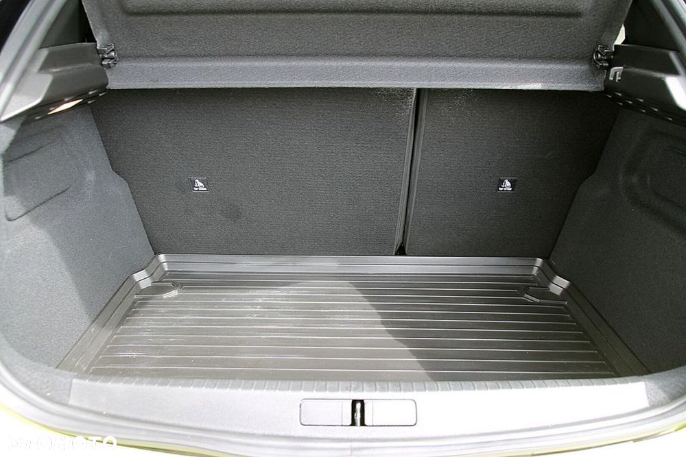 Peugeot 208 - 14