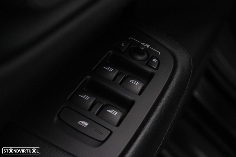 Volvo V60 2.0 T6 AWD TE R-Design Expression — fotografia 23