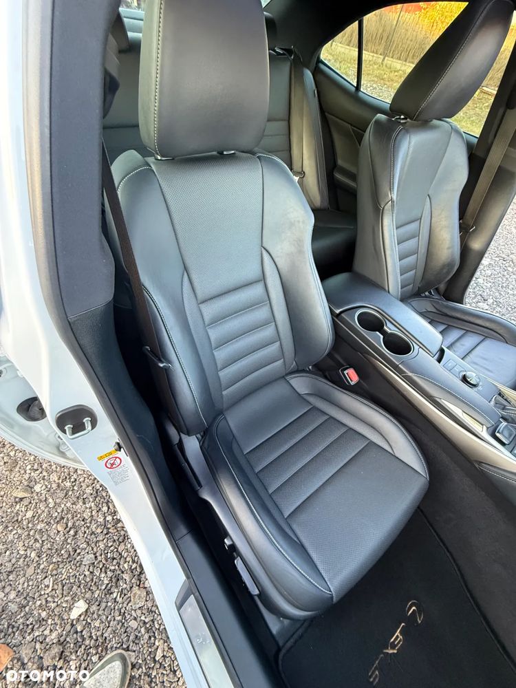 Lexus IS 200t / 300 F Sport - 39