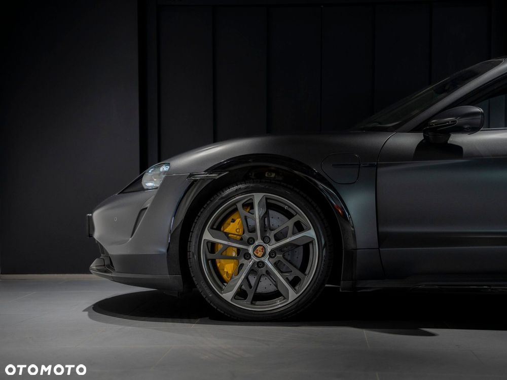 Porsche Taycan Turbo S - 8