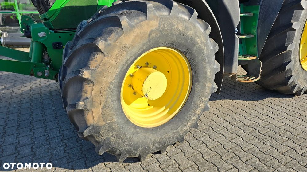 John Deere 6215R - 7