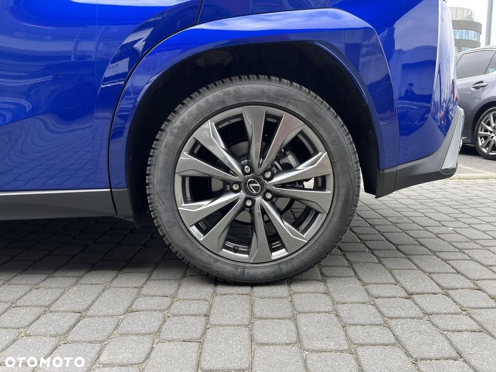 Lexus UX - 25