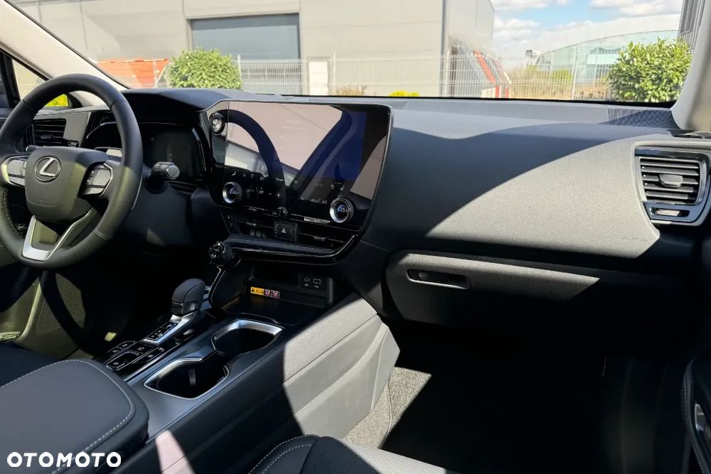 Lexus NX 350h Omotenashi AWD - 24