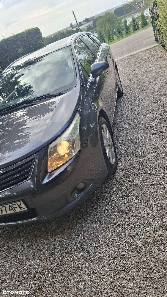 Toyota Avensis - 1