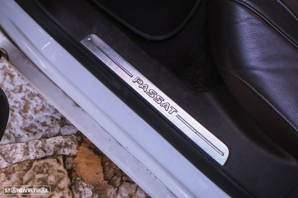 VW Passat Variant 2.0 Blue TDI DPF DSG Comfortline - 9