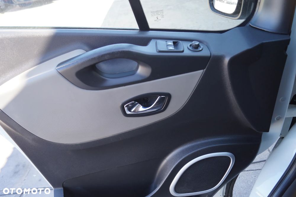 Renault Trafic - 13