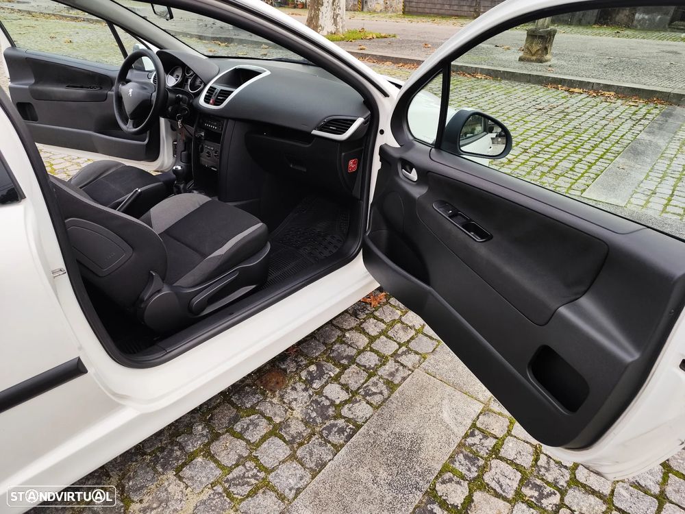 Peugeot 207 1.4 HDi Urban - 12