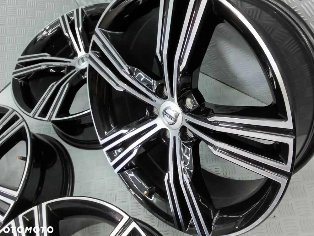 Felgi Volvo V60 S60 V90 S90 XC40 XC60 XC90 8Jx19 et42 5x108 - 8