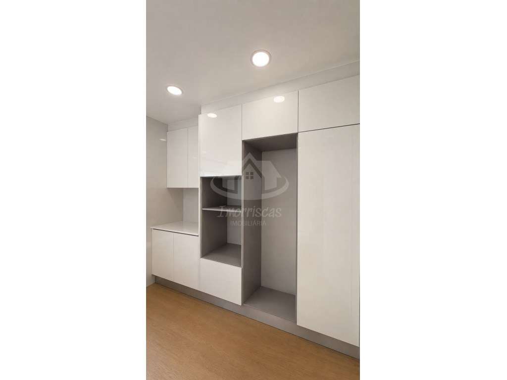 T2 Remodelado com cozinha equipada e despensa, em Odivelas - Grande imagem: 3/13