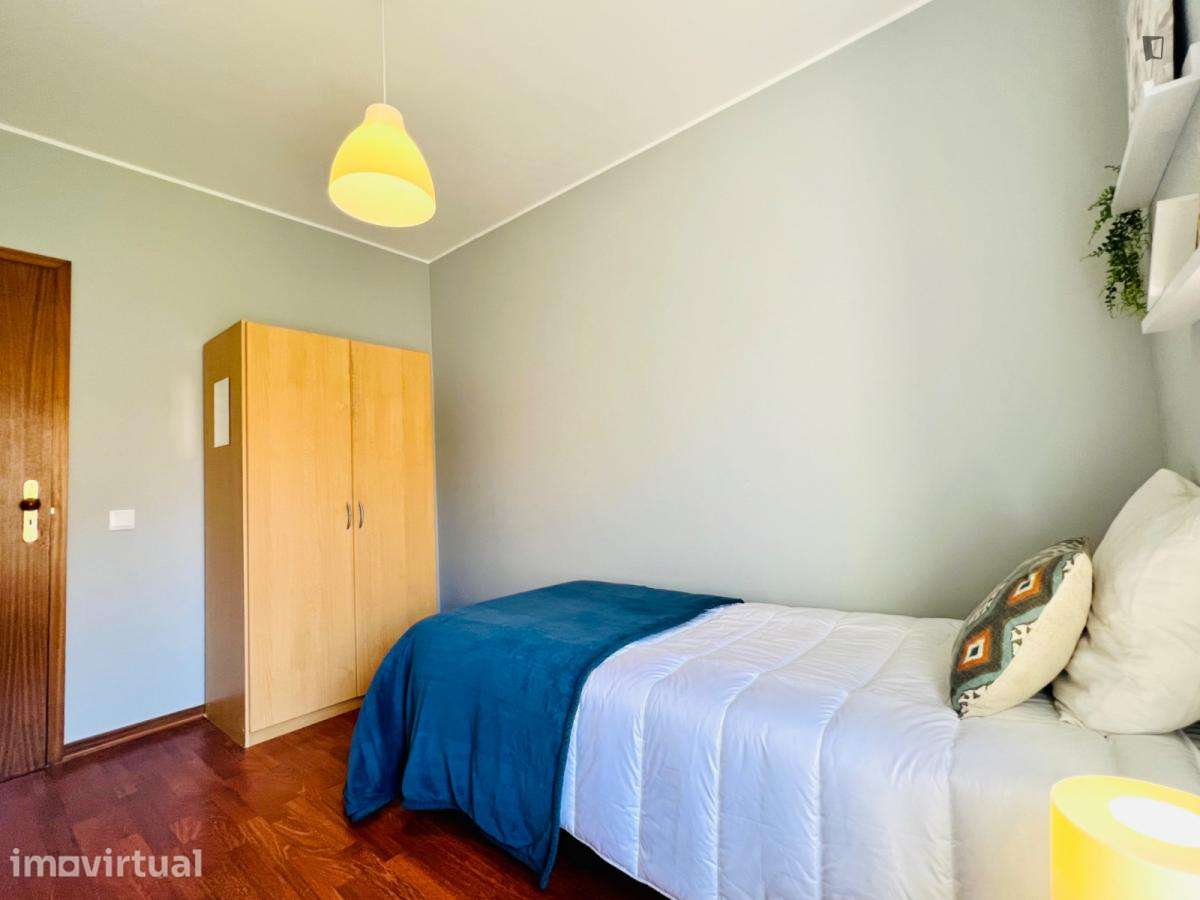 Quarto - localizado em Olivais Coimbra - Grande imagem: 2/9