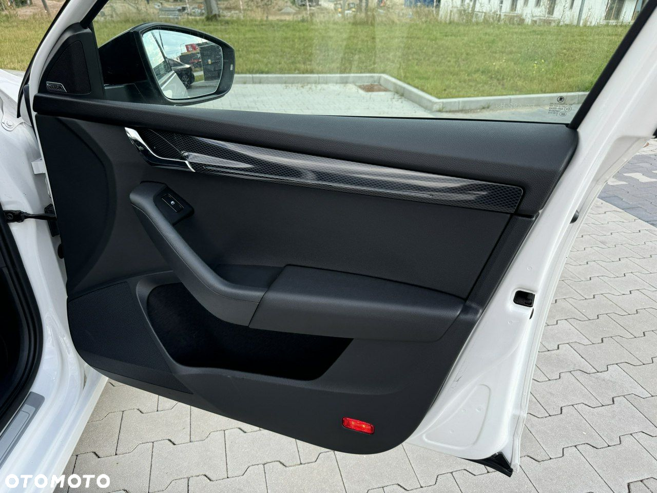 Skoda Octavia Combi 2.0 TDI DSG RS - 33