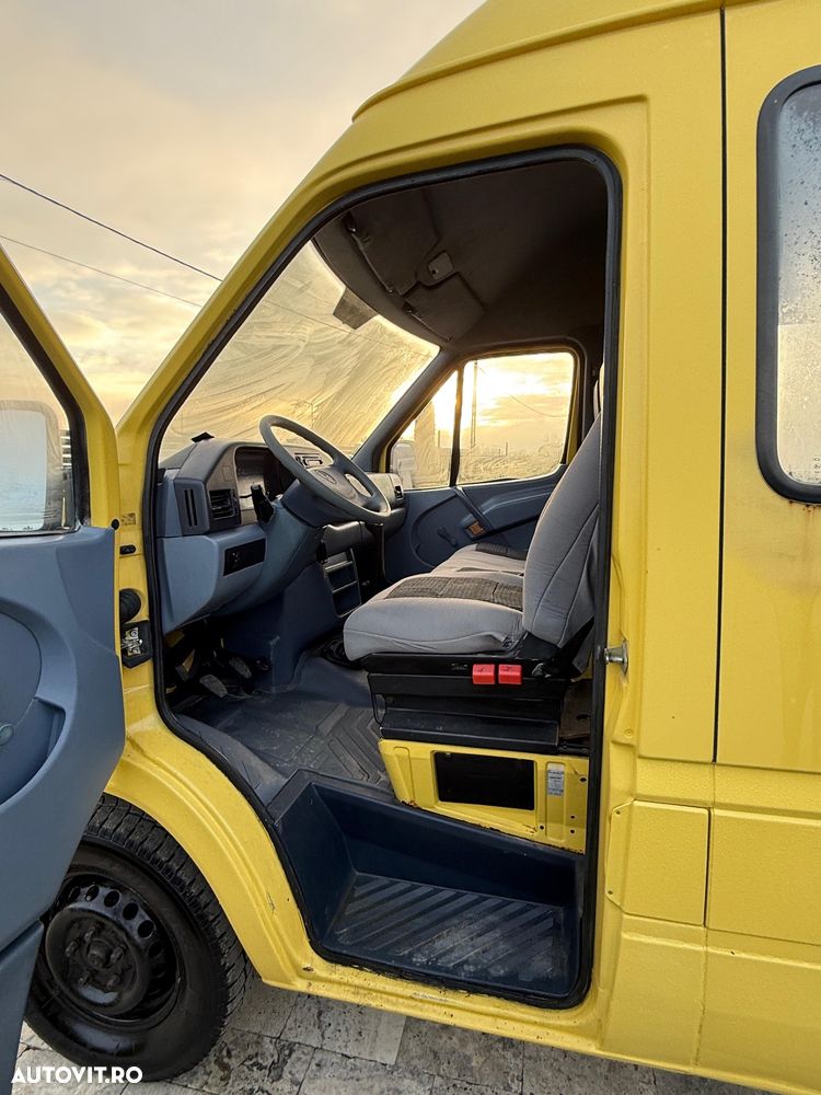 Mercedes-Benz 208 - 8