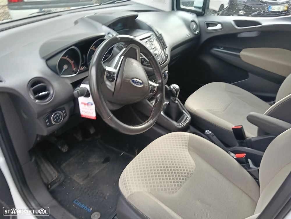 Ford Tourneo Courier 1.5 TDCi Titanium - 22