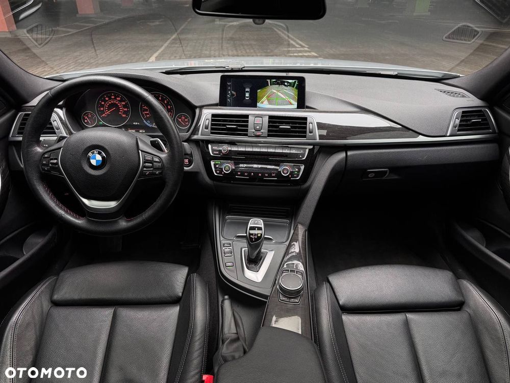 BMW Seria 3 330i xDrive - 5