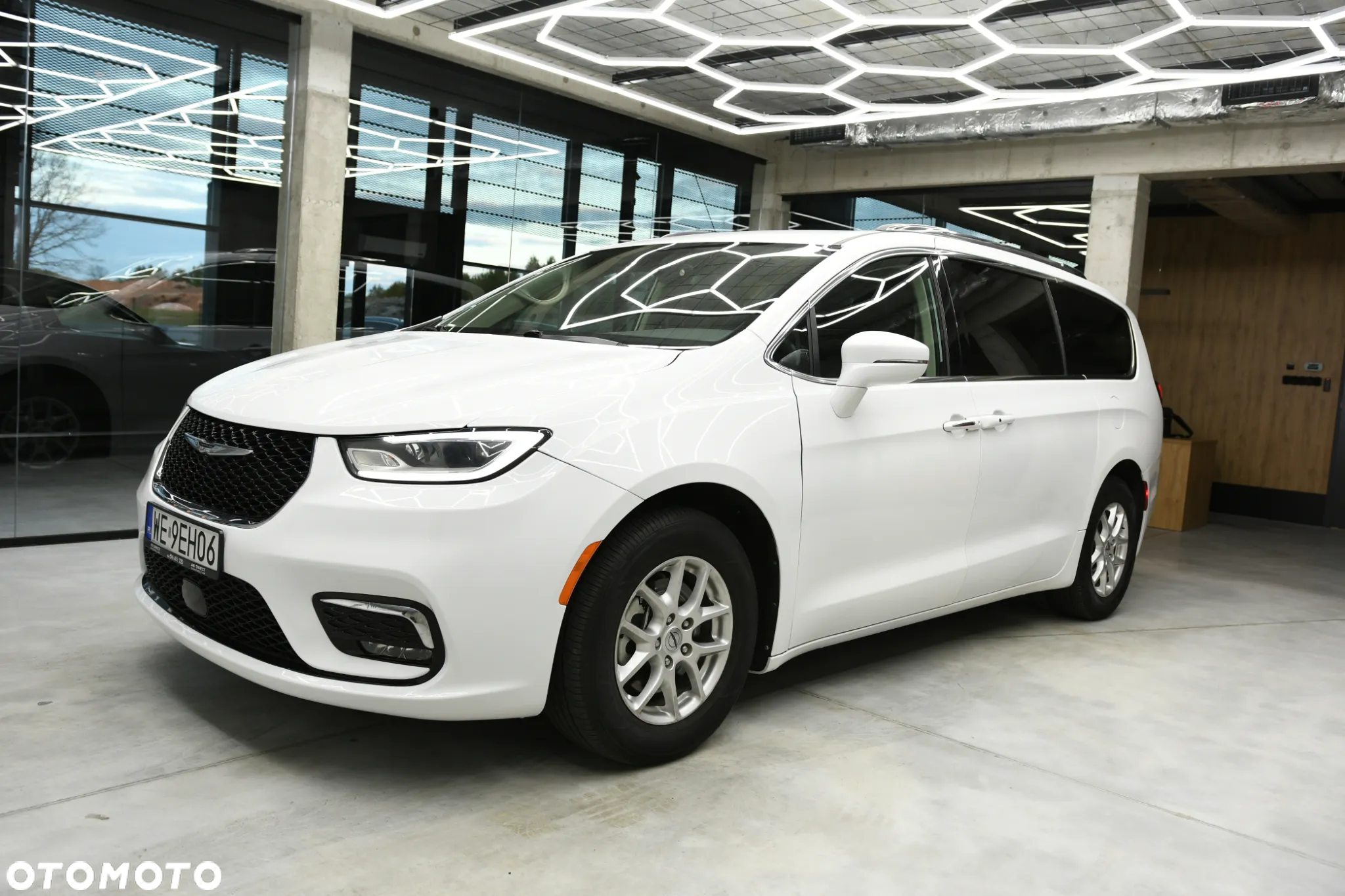 Chrysler Pacifica - 2