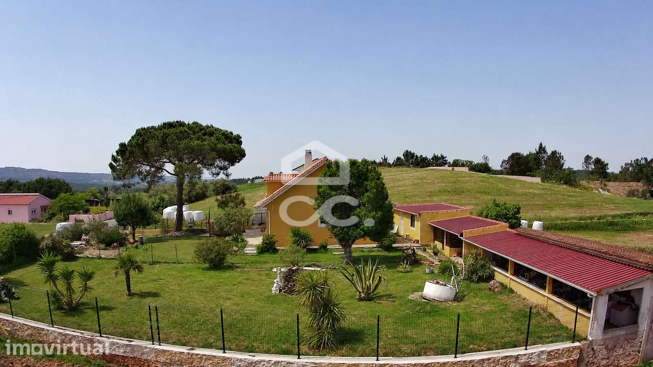 Moradia T2+1 inserida em lote com 1200 m2 - Grande imagem: 5/8