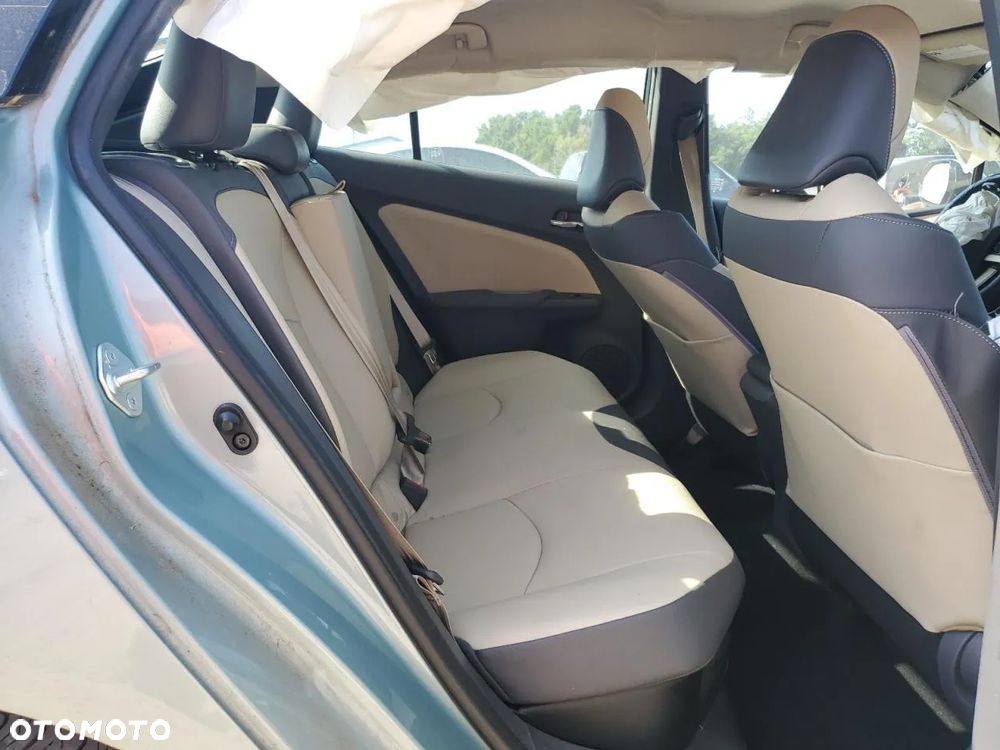 Toyota Prius (Hybrid) - 17