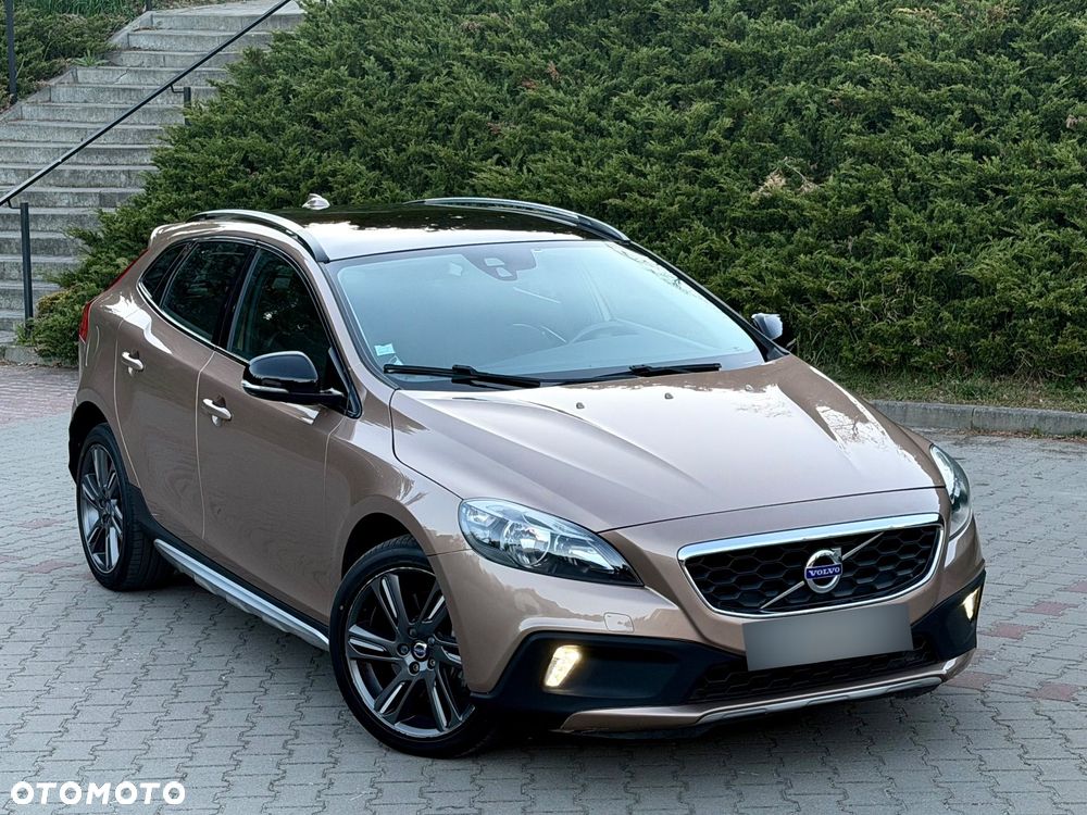 Volvo V40 Cross Country - 1