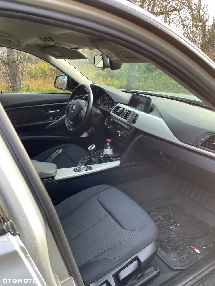 BMW Seria 3 318d - 13