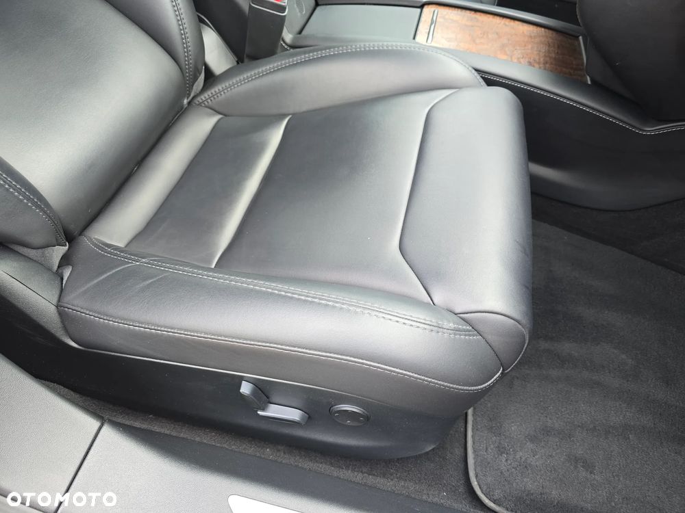 Tesla Model S - 33