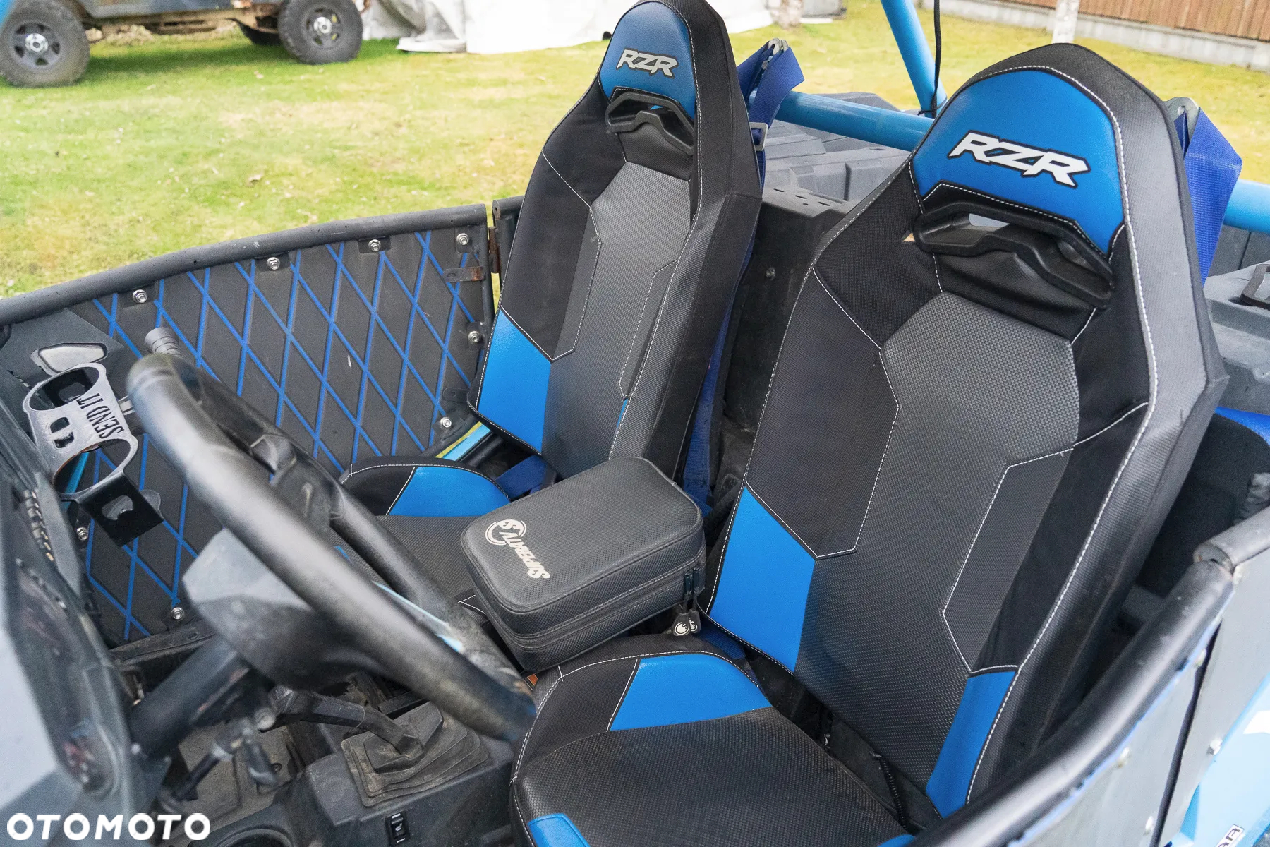 Polaris RZR - 12
