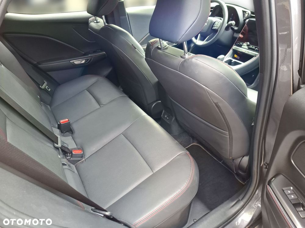 Lexus LBX 1.5 Hybrid Emotion - 18
