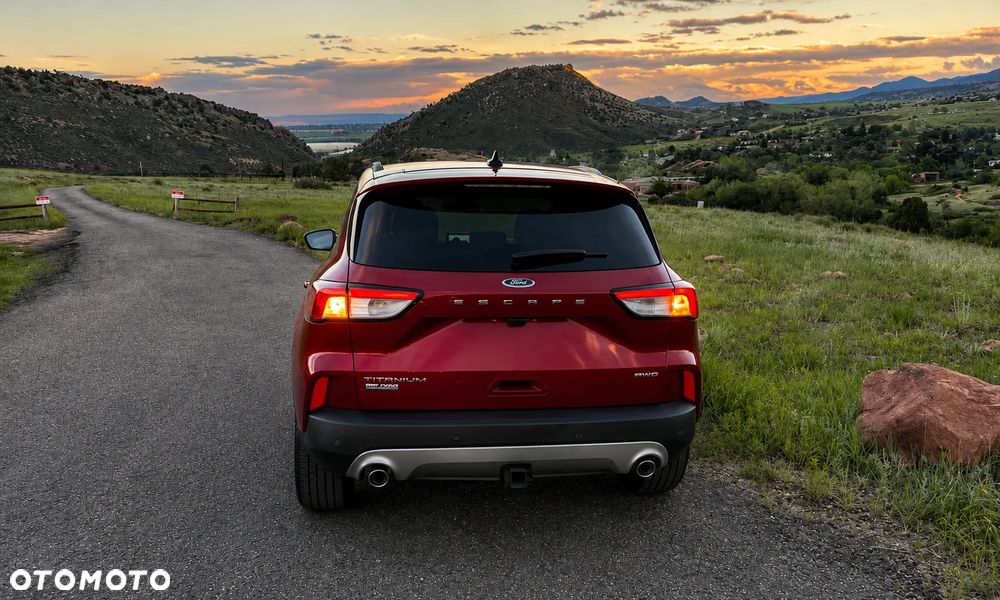 Ford Escape 2.0 EcoBoost AWD Titanium - 9