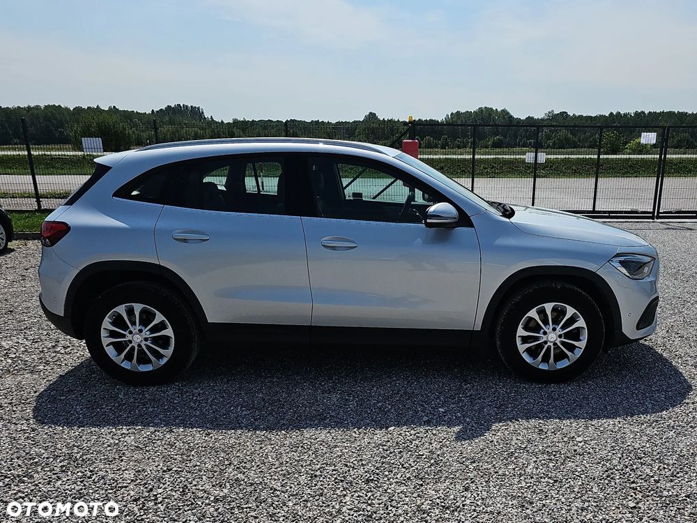 Mercedes-Benz GLA 200 Style - 4