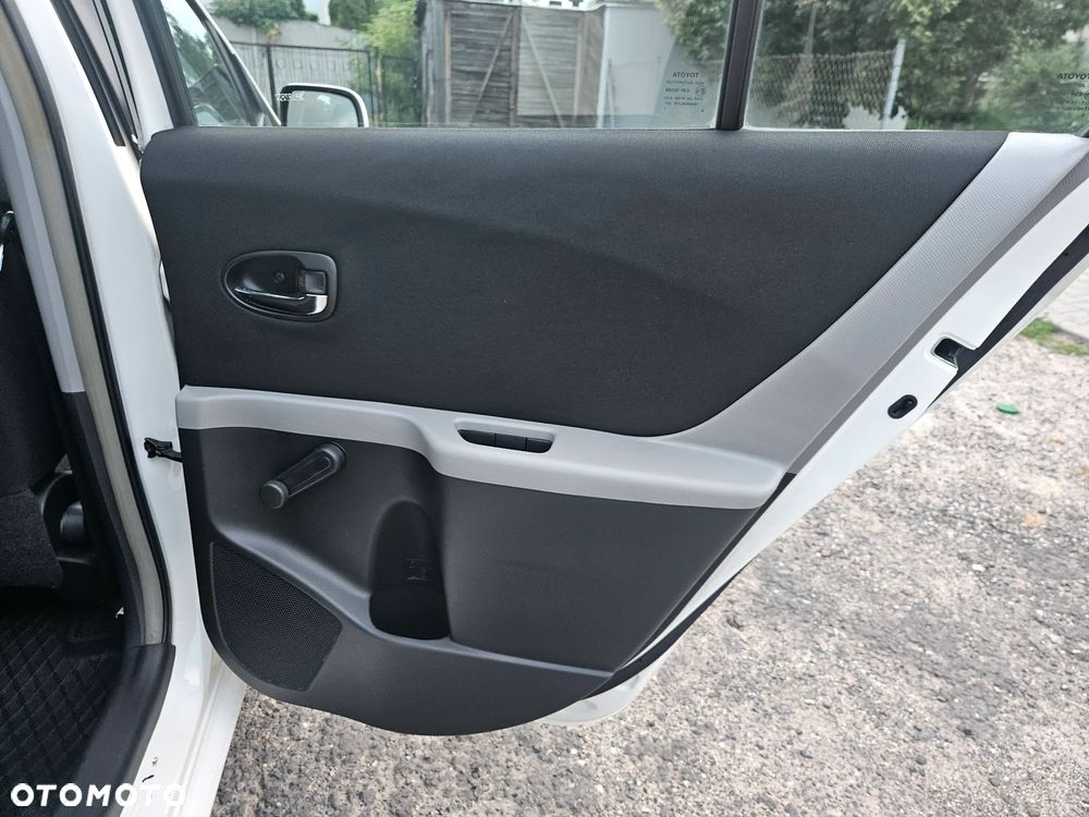 Toyota Yaris 1.33 VVT-i Life - 17