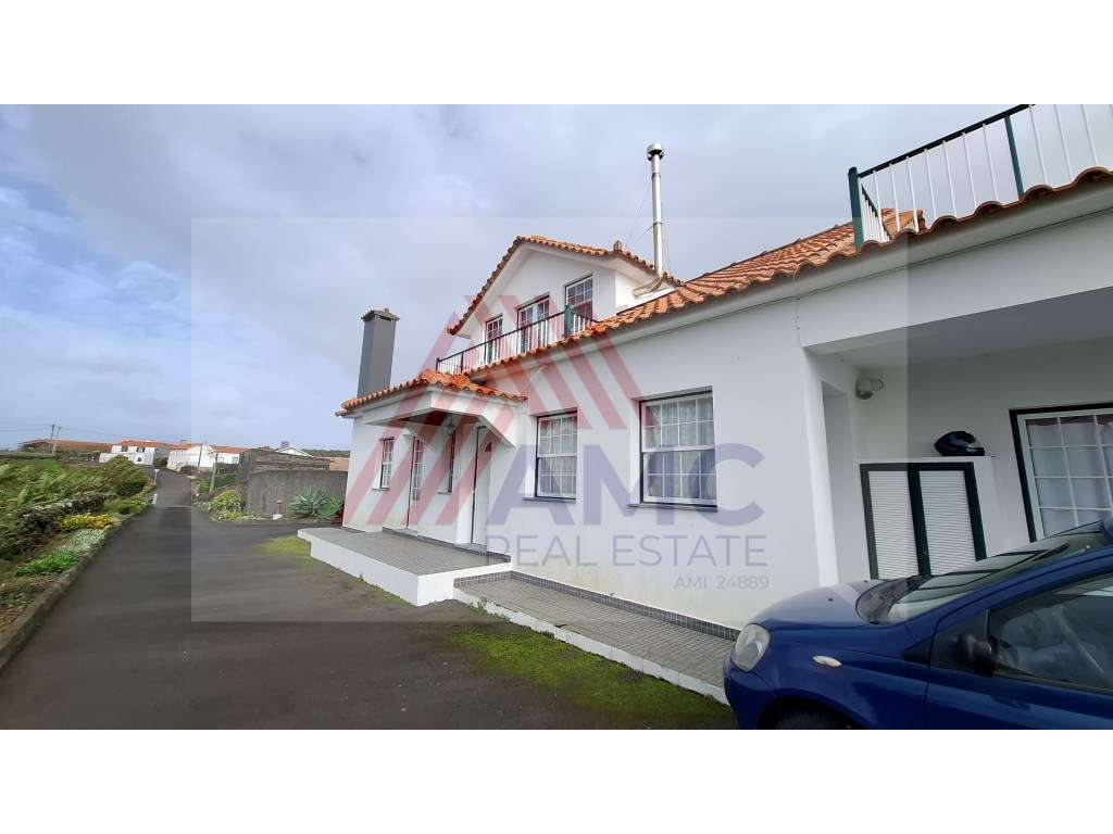 VENDE-SE EXCELENTE MORADIA NA MADALENA DO PICO - Grande imagem: 2/17