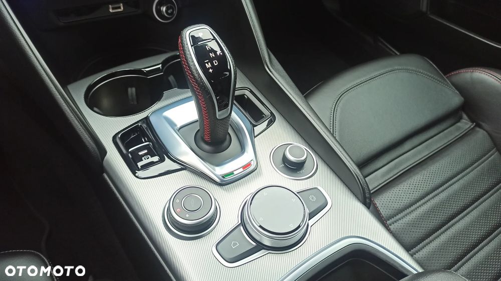 Alfa Romeo Giulia 2.0 Turbo Competizione Q4 - 15