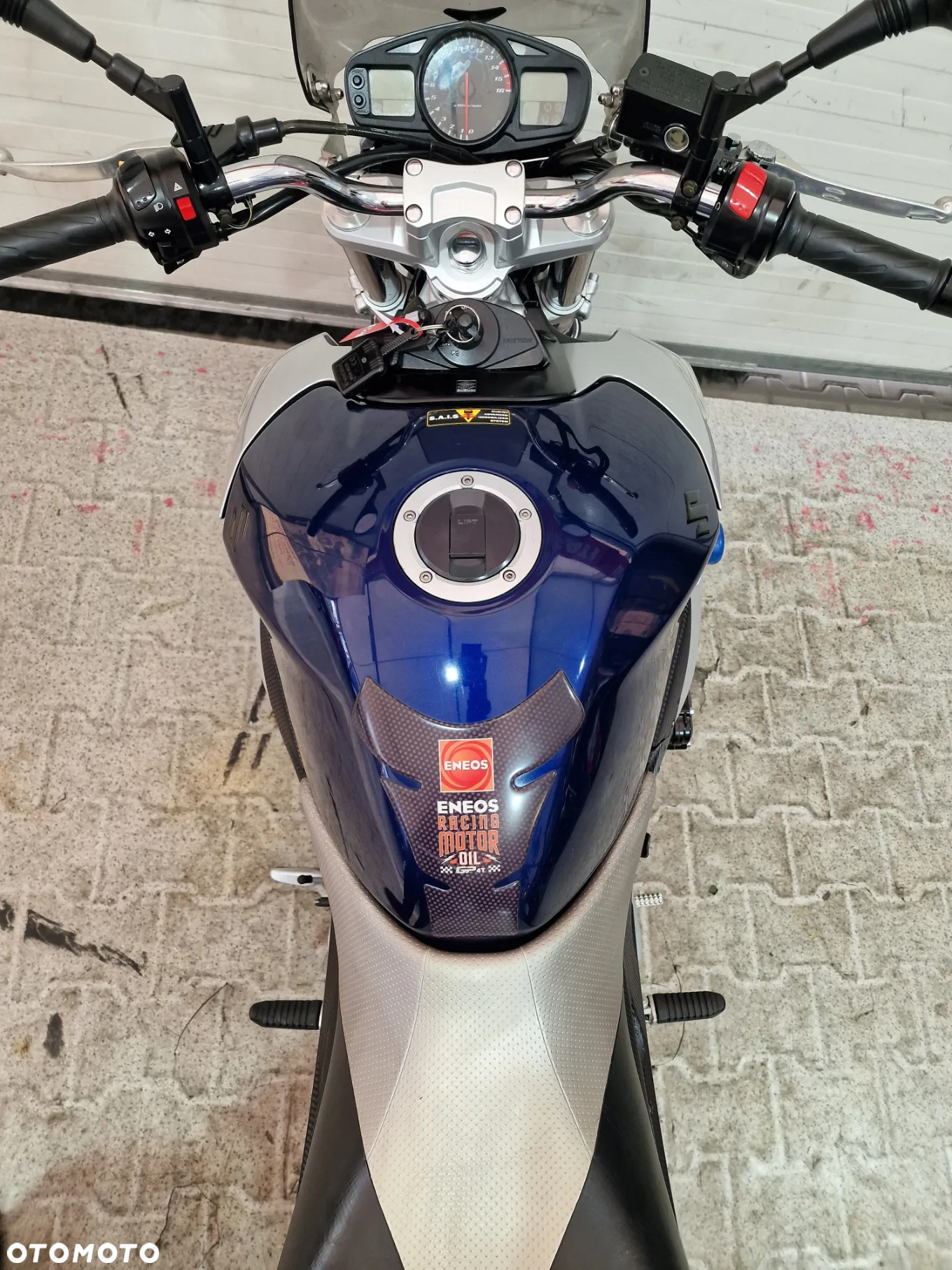 Suzuki GSR - 27