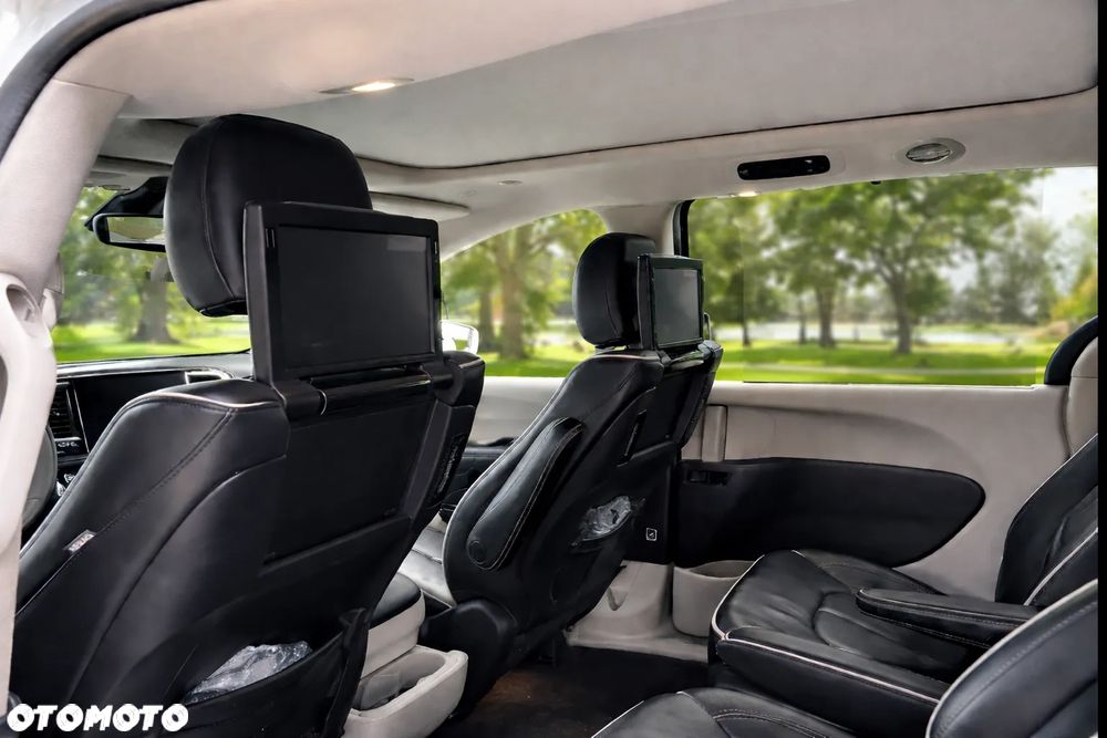 Chrysler Pacifica - 11