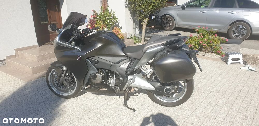Honda VFR - 8