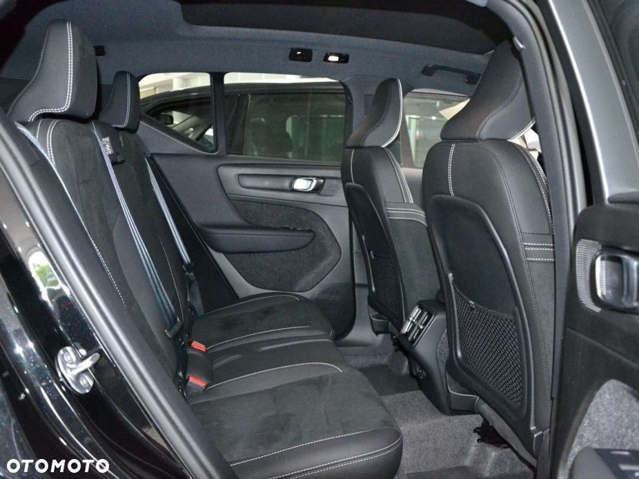Volvo XC 40 B4 Ultra Black Edition - 14