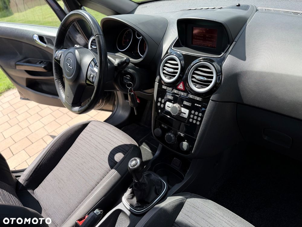 Opel Corsa 1.4 16V Energy - 9