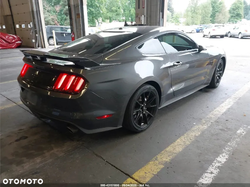 Ford Mustang 5.0 V8 GT - 4