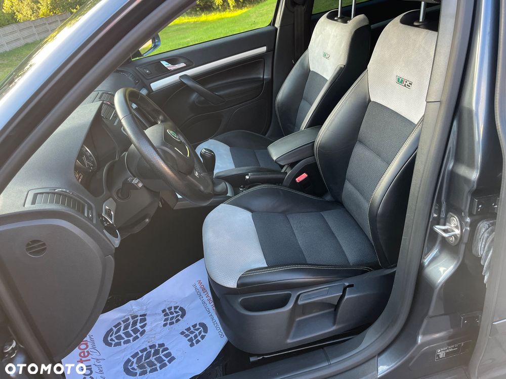 Skoda Octavia 2.0 TDI CR DPF RS - 8