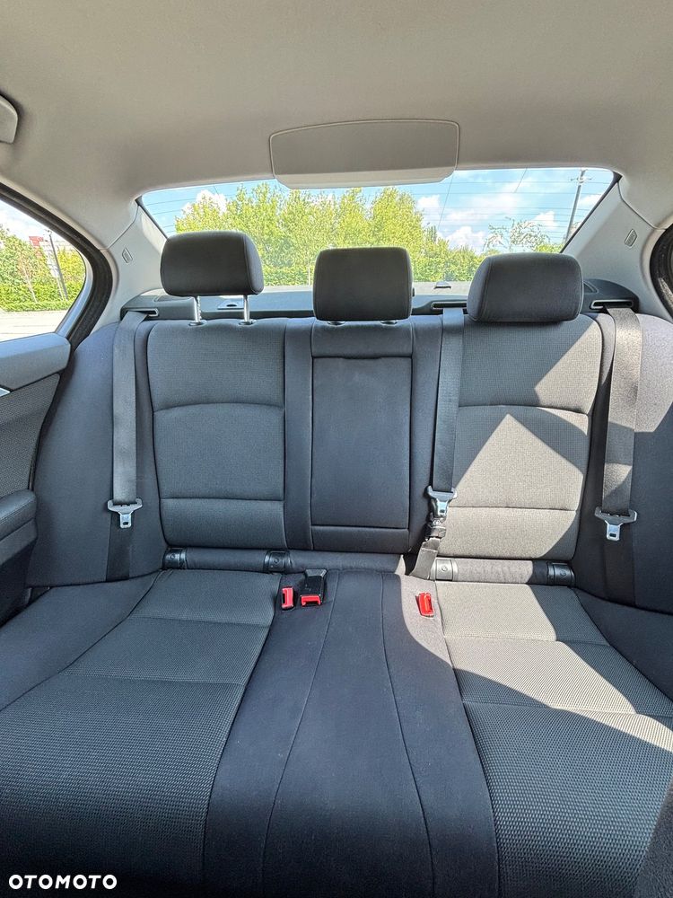 BMW Seria 5 520d xDrive - 29