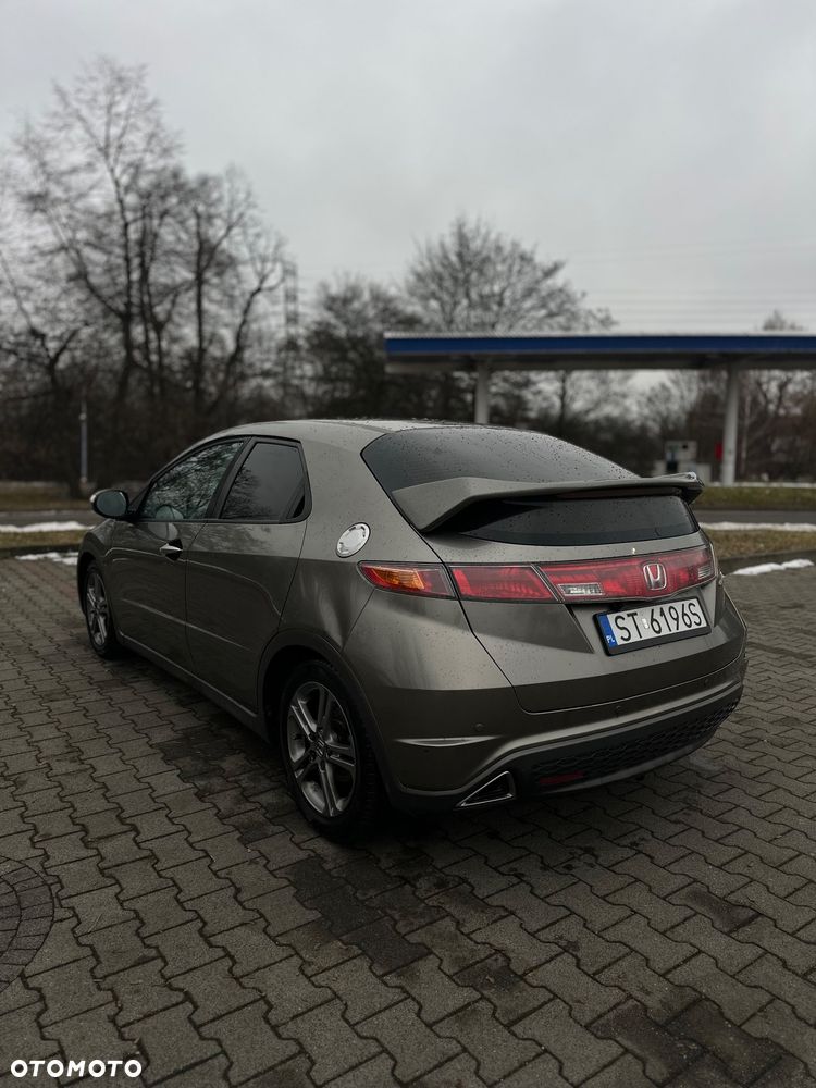 Honda Civic 1.8 Comfort - 11