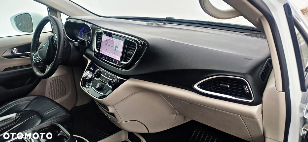 Chrysler Pacifica - 13