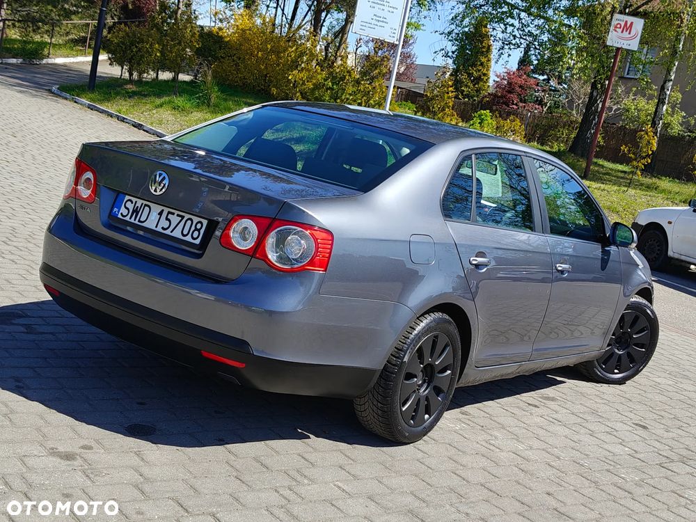 Volkswagen Jetta 1.6 Comfortline - 5