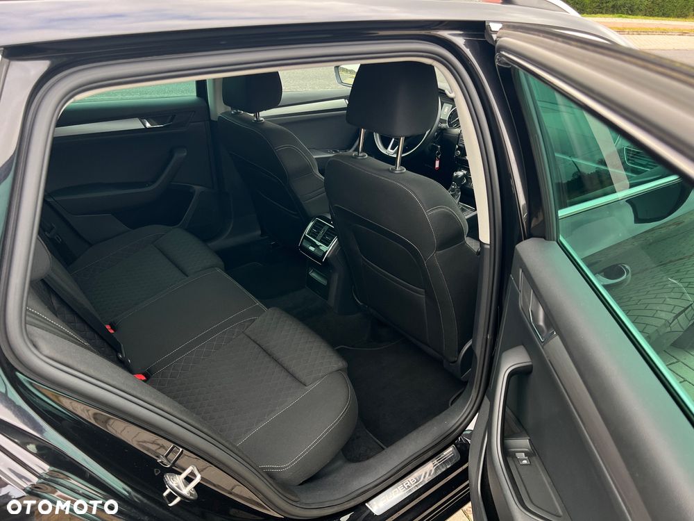 Skoda Superb 2.0 TDI Sportline - 23